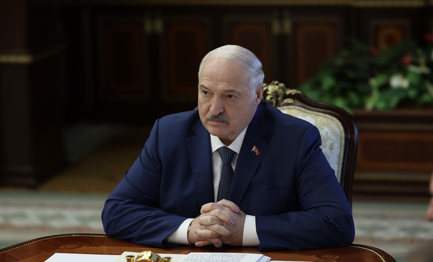 Лукашенко поручил усиленно защищать южную границу Беларуси: «пылает как никогда»
