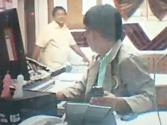 Филиппинского губернатора отстранили за драку с радиоведущим
