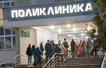 В Борисове люди занимают с раннего утра очередь в рентген-кабинет