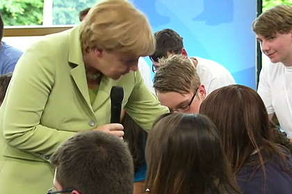 Меркель объяснила палестинской девочке необходимость депортаций