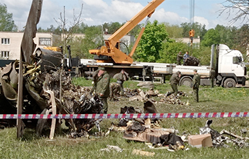 Сутки после крушения: что происходит на месте падения самолета в Барановичах
