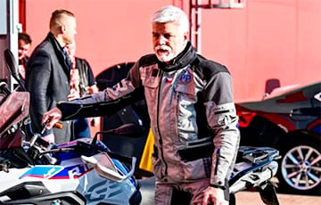Президент Чехии попал в больницу, катаясь на мотоцикле