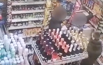 В Минске подросток щелкал зажигалкой в магазине возле картонной коробки