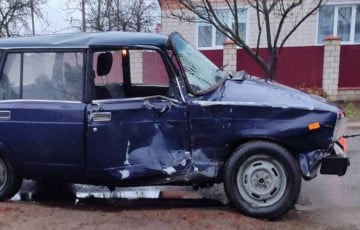 В Калинковичах ВАЗ врезался в микроавтобус