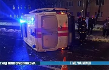 В центре Минска перевернулась машина скорой помощи