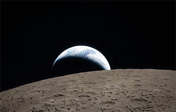 NASA показывает Луну, «Роскосмос» — флешмоб