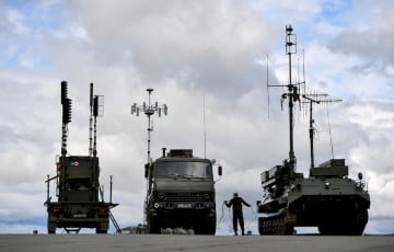 ВСУ уничтожили редкий РЭБ «Житель» московитов, спрятанный в лесу