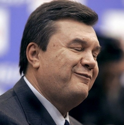 Янукович: Нас нагибают, но мы не поддадимся