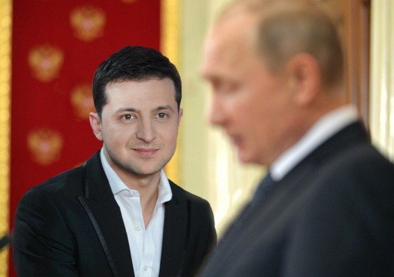 Зеленский предложил Путину встретиться в Минске и обсудить, «чей Крым»