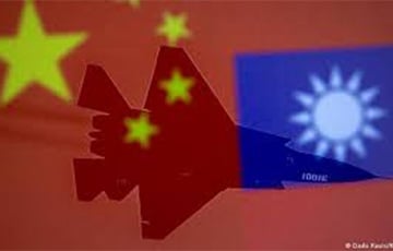 Китайские самолеты и флот движутся к Тайваню