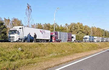 Коллапс на белорусско-польской границе: очередь из фур растянулась почти на 20 км