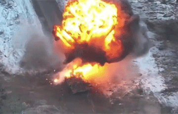 Видеофакт: Московитская бронемашина подрывается на мине ВСУ