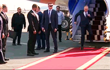 Путин с трудом передвигал ноги во время поездки в Иран
