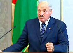Лукашенко недоволен заборами вокруг строек