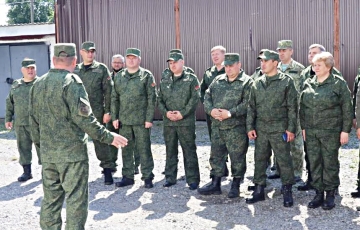 Лукашистов одели в военную форму с камуфляжем московитского образца