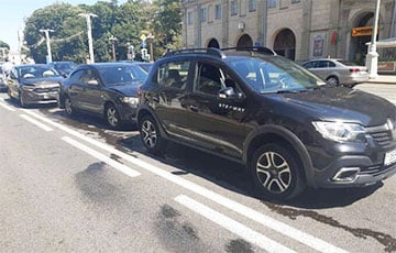 В центре Минска столкнулись три авто