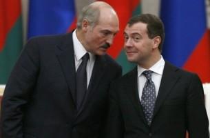 Лукашенко прилетел к Медведеву обсудить проблемы ЕврАзЭС
