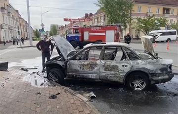 В Бобруйске после ДТП загорелся автомобиль