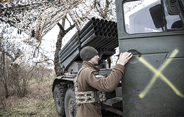 Украинские снайперы показали, как уничтожают оккупантов в районе Бахмута