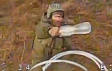 Оккупант пытался отбиться от украинского ударного дрона бутылкой
