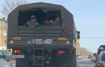 На востоке Украины заметили более десятка грузовиков с московитскими новобранцами