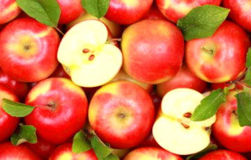 На полках магазинов снова пропали беларусские яблоки