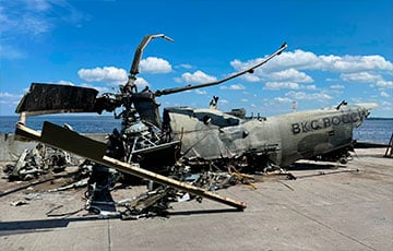 Из Киевского водохранилища подняли сбитый вертолет оккупантов