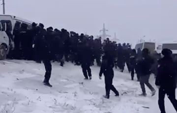 В Казахстане начались столкновения протестующих с силовиками