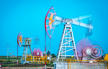 Цена нефти Brent впервые за 15 месяцев упала ниже $54 за баррель