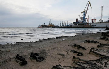 Reuters: Ракетный фрегат РФ с вертолетом движется в направлении Азовского моря