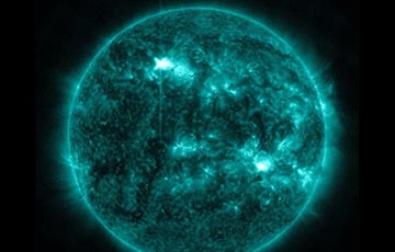 Астрономы зафиксировали редкое явление – симметричные вспышки на Солнце