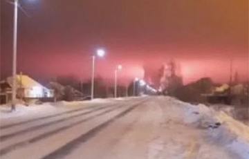 Массовый удар дронов: в Московии атакованы заводы и нефтебаза