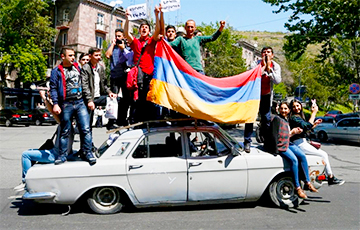 Бескровная революция в Армении: последствия ощутят многие, включая Беларусь и РФ