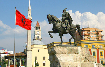 Албания отменила безвизовый режим с Московией