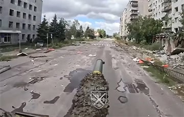 Танк Leopard ударил по многоэтажке в Покровске, где сидела московитская ДРГ