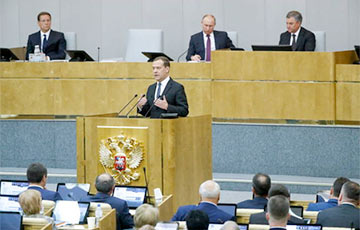Дмитрий Медведев переназначен на пост премьер-министра РФ