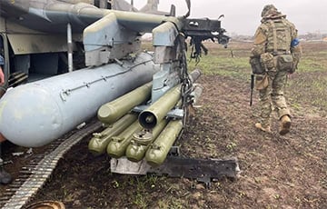 ССО Украины показали захваченный московитский вертолет Ка-52
