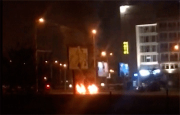 На улице Кальварийской в Минске горят автомобильные покрышки