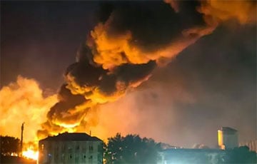 В московитском Сальске пылает железная дорога и грузовой поезд