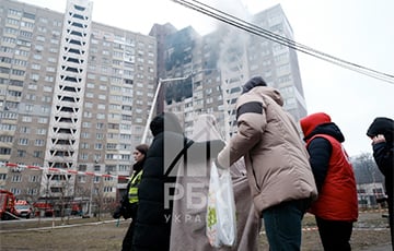 Выгорело восемь этажей: как выглядит высотка в Киеве после попадания ракеты РФ