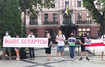 Во Львове прошла акция солидарности с Беларусью