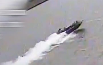Мощный удар по моторной лодке оккупантов показали на видео