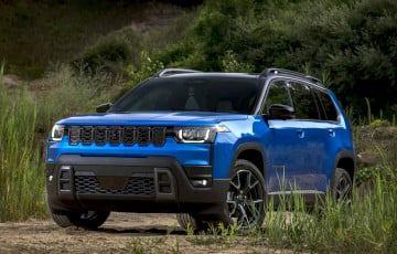 Долгожданный кроссовер Jeep Cherokee с приятной ценой показали на новых фото