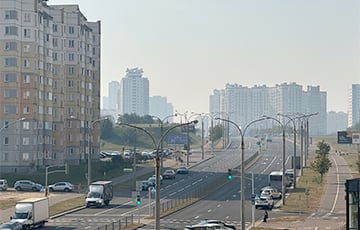 Синоптики объяснили, почему в Минске стоит смог с гарью и когда это закончится