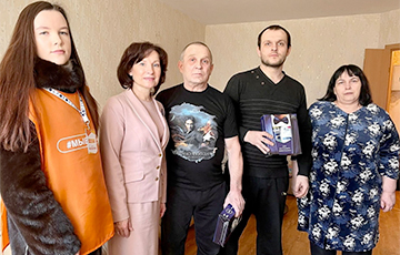 В Московии родственникам погибших на войне подарили пену для бритья и шампунь