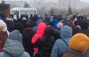 Сотни прихожан церкви «Новая Жизнь» провели массовый молебен в Сухарево
