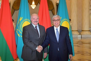 Лукашенко рассказал про «одну сторону баррикад» с Казахстаном