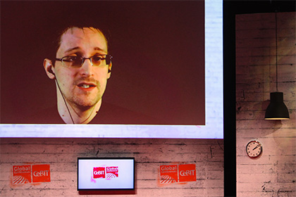 Сноуден призвал поклонниц прекратить слать ему откровенные фото