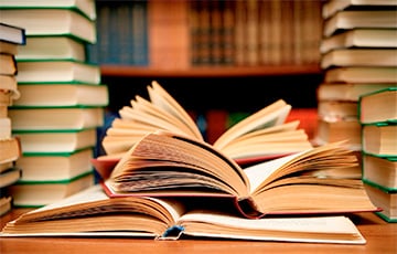 По беларусским библиотекам рассылают списки авторов, которых нужно убрать
