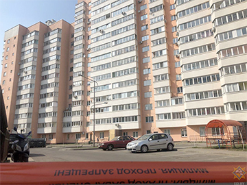 В новостройке Минска, где провели экстренный ремонт с эвакуацией, появились новые трещины